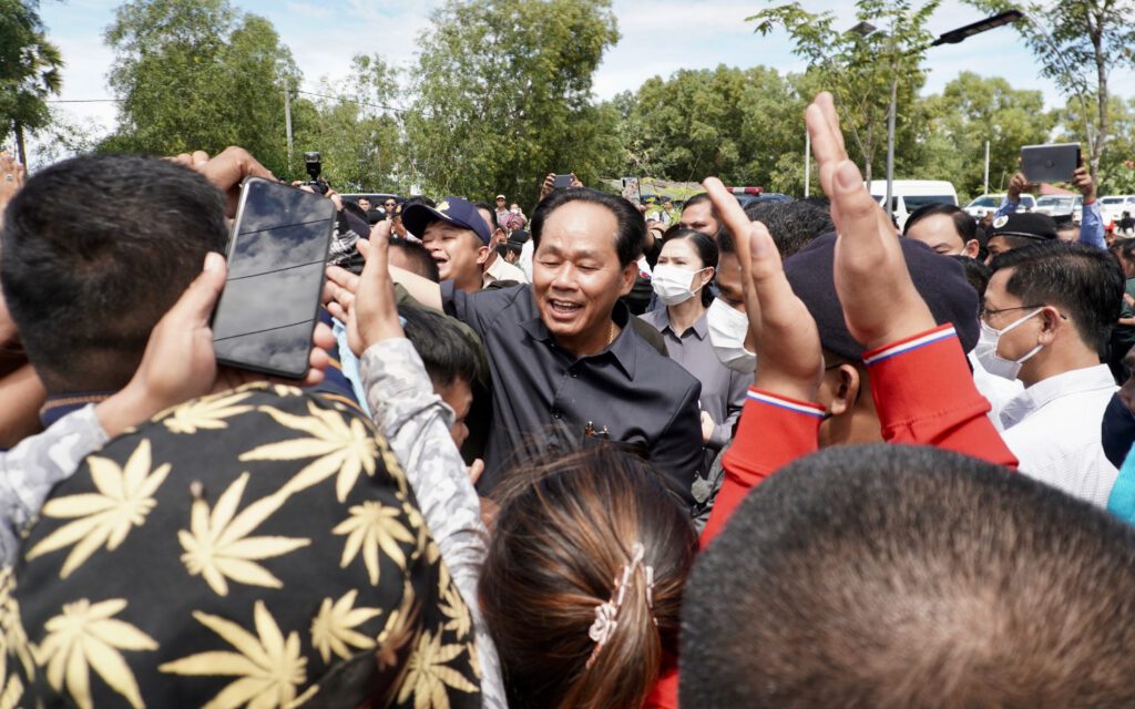 Land Minister Chea Sophara greets residents after the meeting on October 7, 2022. (Hean Rangsey/VOD)