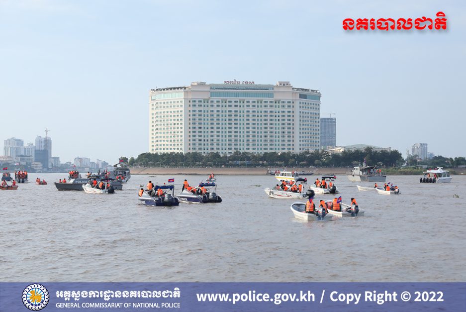 Police conduct a drill on the Mekong and Tonle Sap rivers in Phnom Penh ahead of the Asean Summit. (National Police)