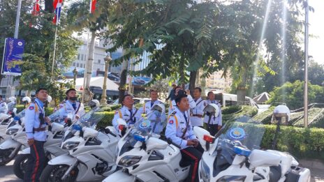 Police stand by outside the Phnom Penh Hotel on November 9, 2022. (Danielle Keeton-Olsen/VOD)
