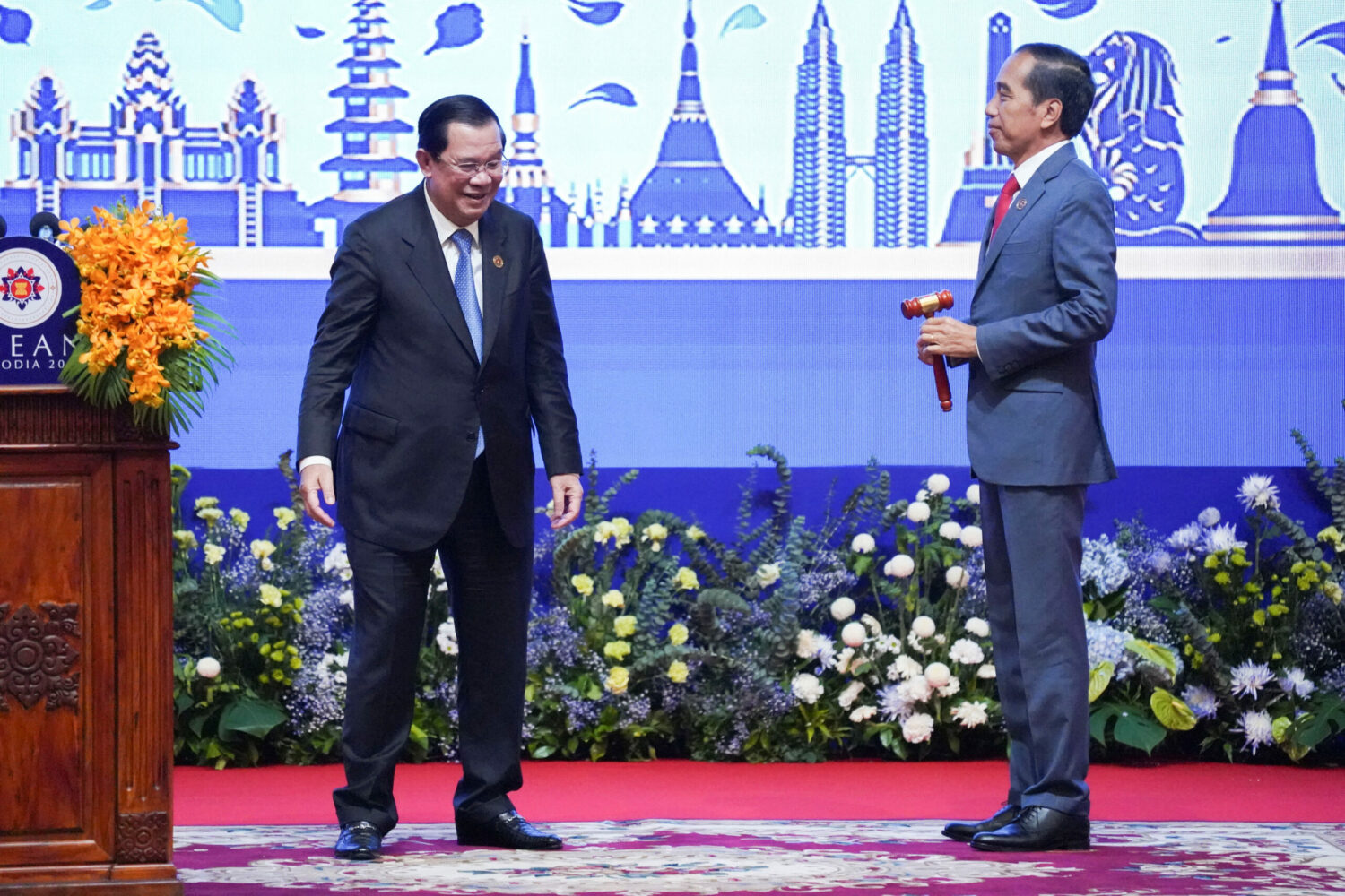 Cambodian Prime Minister Hun Sen hands over the Asean chairmanship gavel to Indonesian President Joko Widodo at the Asean Summit's closing ceremony in Phnom Penh on November 13, 2022. (Cindy Liu/Reuters)