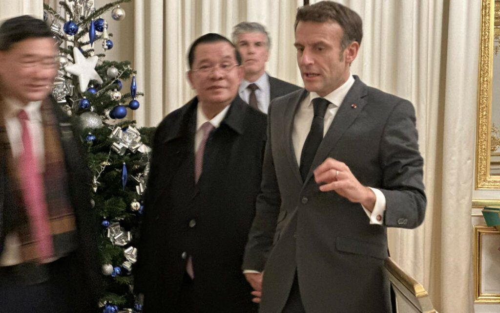 Hun Sen meets Emmanuel Macron in France on December 13, 2022. (Hun Sen's Facebook page)