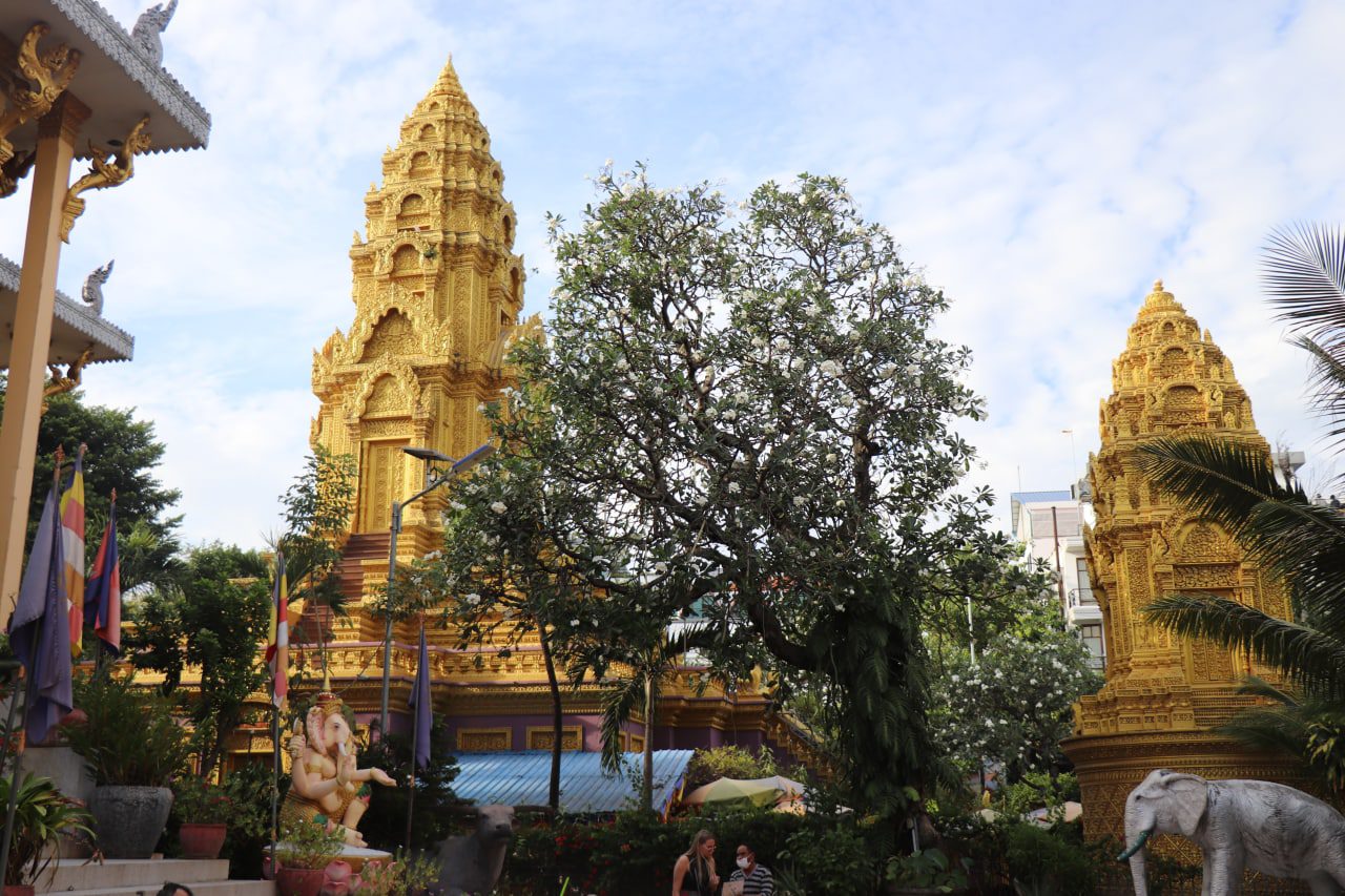 A stupa outside Phnom Penh's Wat Ounalom on November 18, 2022. (Chea Sameang)