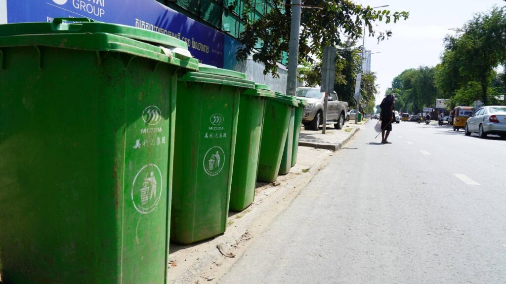 Mizuda trash cans in Phnom Penh. (Tran Techseng/VOD)