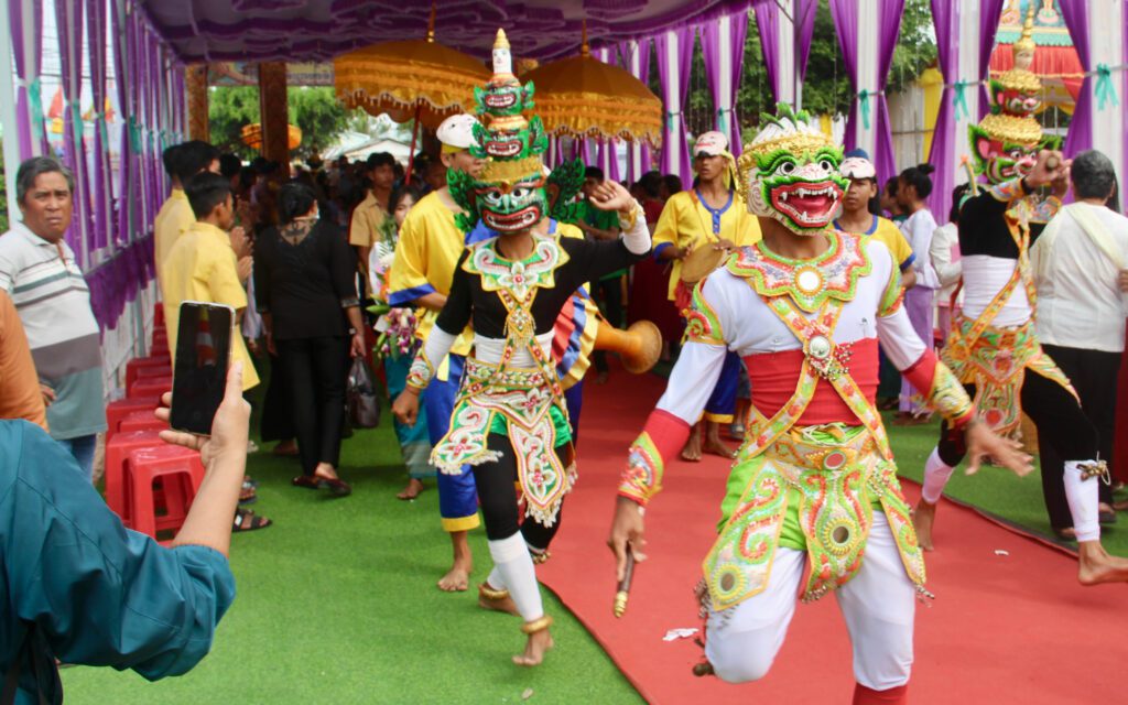 Performers do a traditional dance during celebrations for a new Khmer pagoda in Vietnam on December 31. (Meng Kruypunlok/VOD)