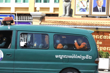 NagaWorld unionist Chhim Sithar leaves Phnom Penh court in a prison vehicle on January 19. (Licadho)