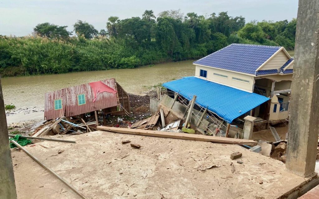 Houses collapsed into the river in Prey Veng earlier this month. (Kampong Popil commune police)