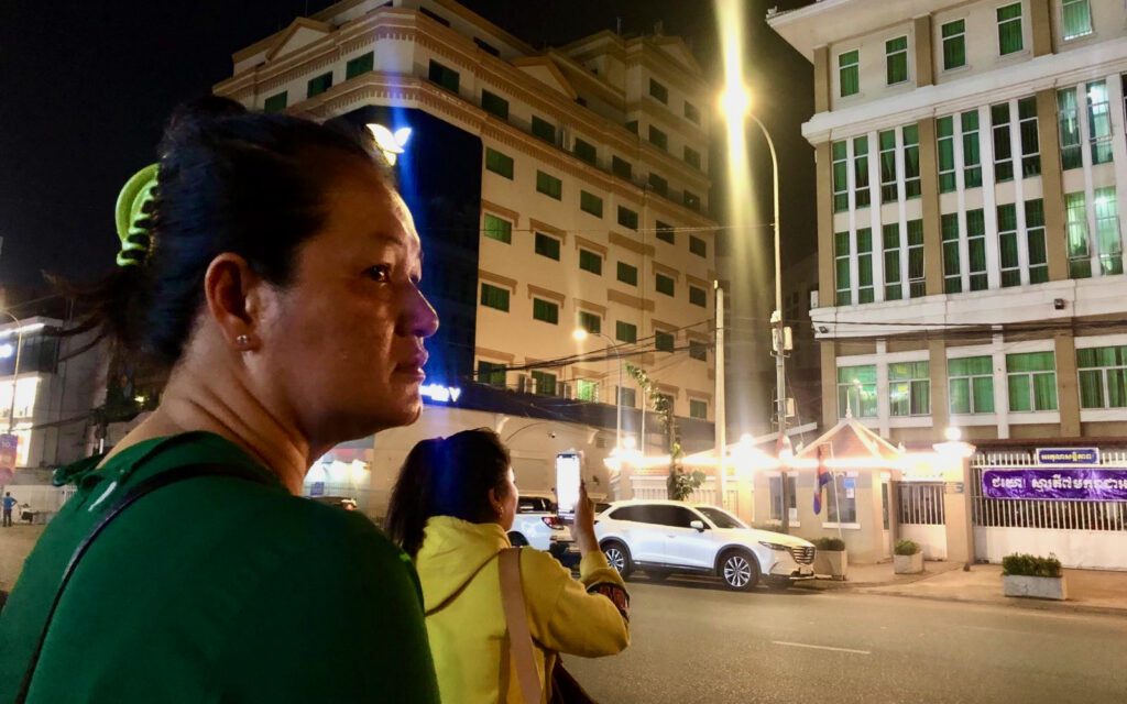 Thach Sok Bopha, Thach Setha's wife, stands outside court on January 16, 2023. (Ngay Nai/VOD)