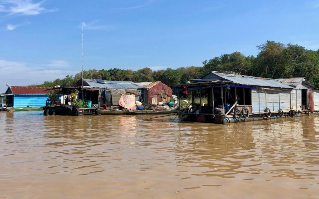 Floating homes in Siem Reap's Chong Kneas commune. (Fiona Kelliher/VOD)
