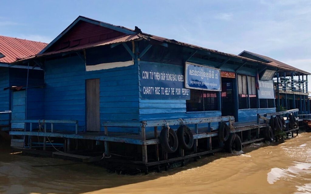 A local school in Chong Khneas commune. (Fiona Kelliher/VOD)