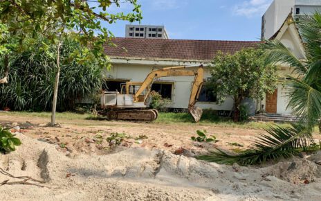 Sihanoukville Beach Fence Demolished Overnight