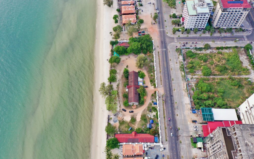 A concrete wall completely surrounds the land on Sihanoukville's O'Chheuteal beach on February 3. (Kuoy Langdy)