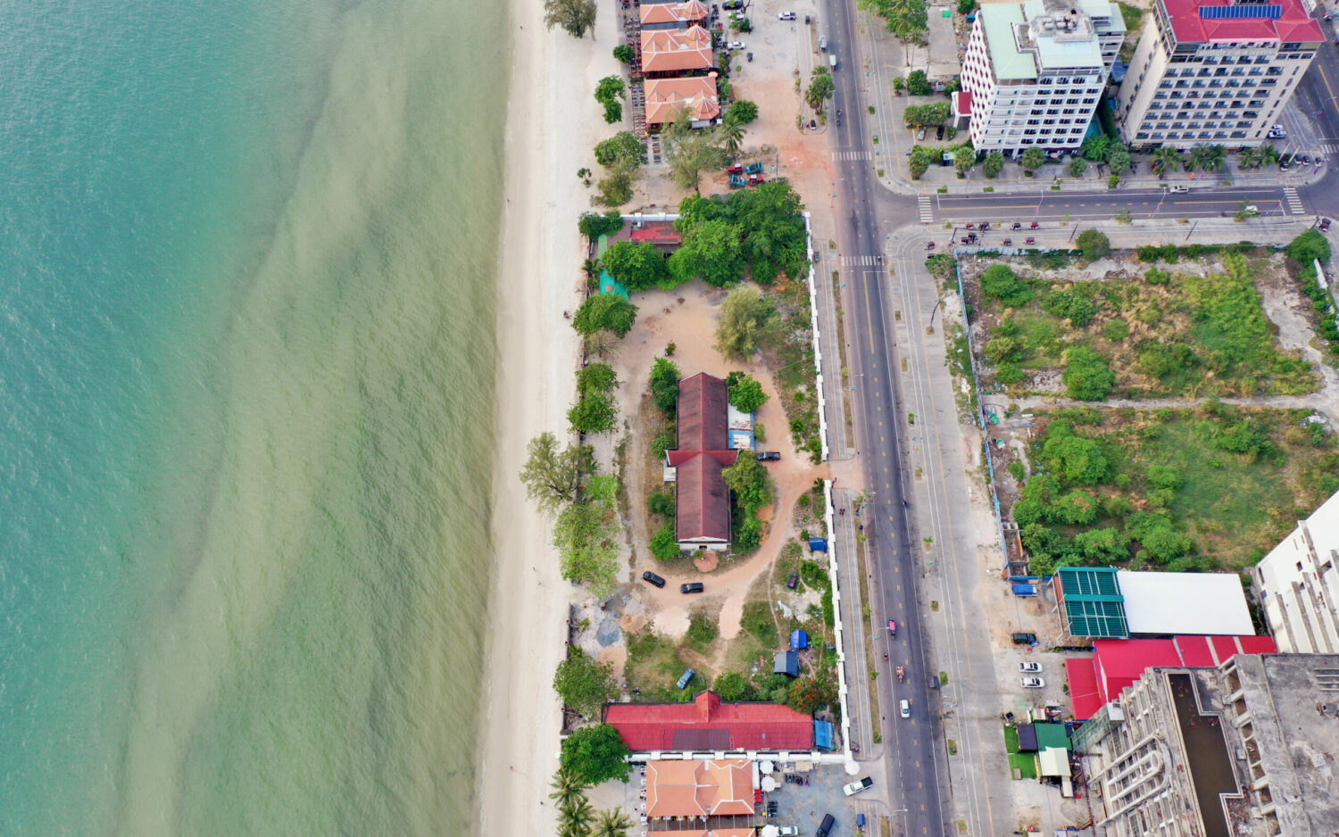 A concrete wall now completely surrounds the land on Sihanoukville's O'Chheuteal beach on February 3. (Kuoy Langdy)
