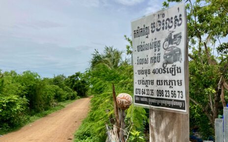 An advertisement for an informal loan plastered to a pole in Battambang. (Ananth Baliga/VOD)